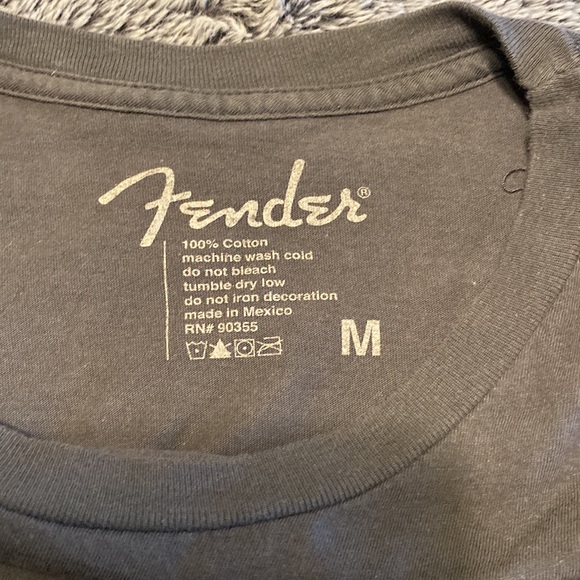 Fender Guitar T-Shirt - Picture 2 of 2